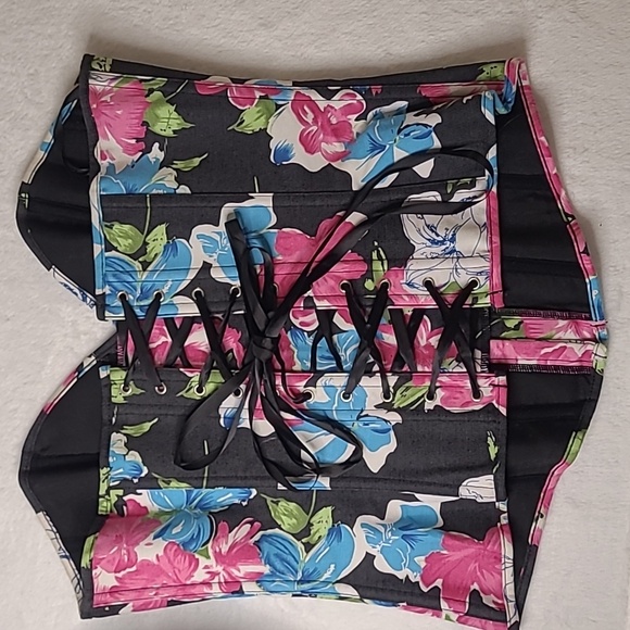 Bustier, with boning, size can be altered with tie ribbon - Picture 3 of 9